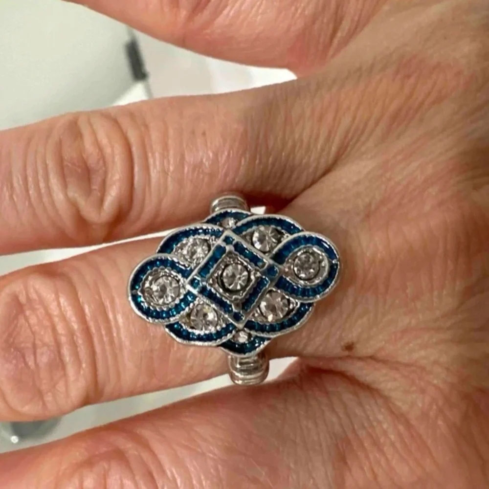 Vintage Sterling Silver Chinese Knot Blue White Sapphire Geometric Banquet Ring